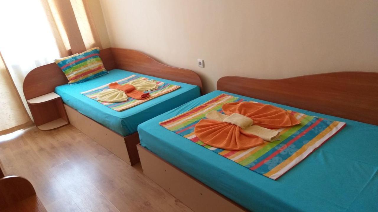 פרימורסקו Ivanovi Guest House מראה חיצוני תמונה