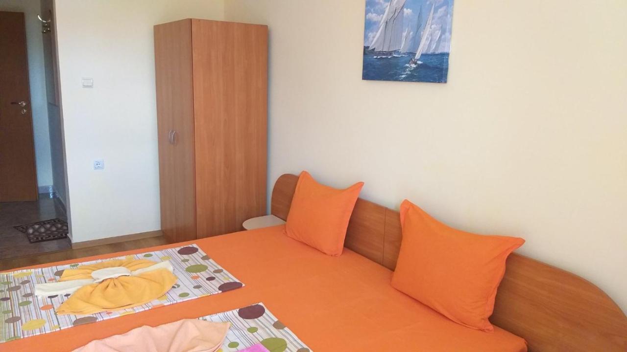 פרימורסקו Ivanovi Guest House מראה חיצוני תמונה
