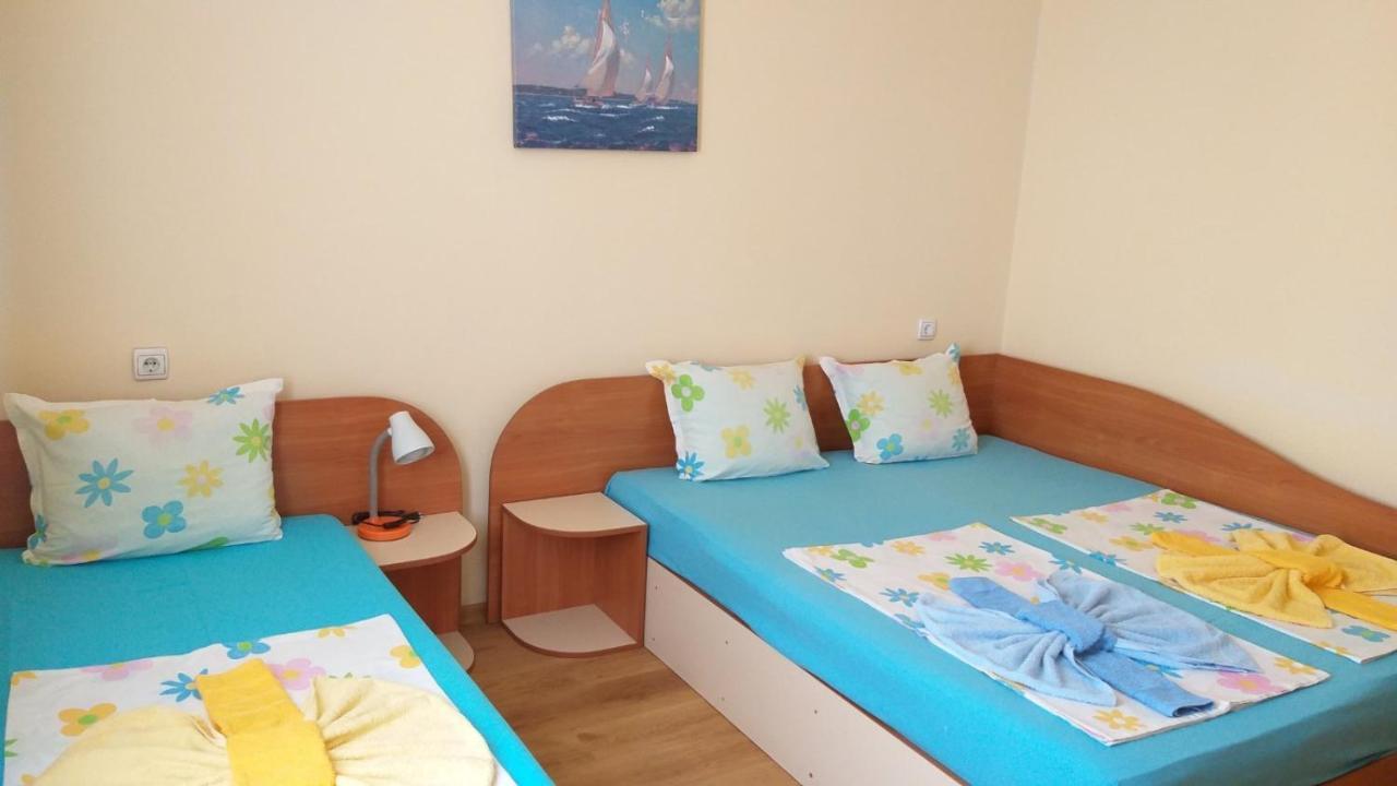 פרימורסקו Ivanovi Guest House מראה חיצוני תמונה