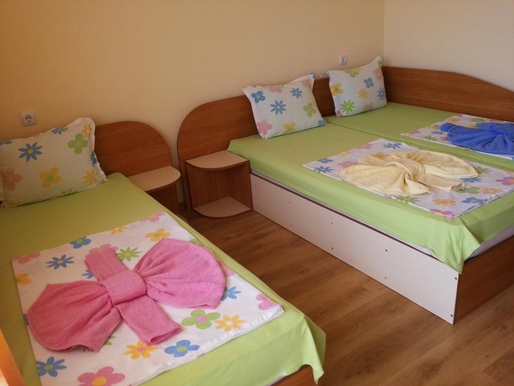 פרימורסקו Ivanovi Guest House חדר תמונה