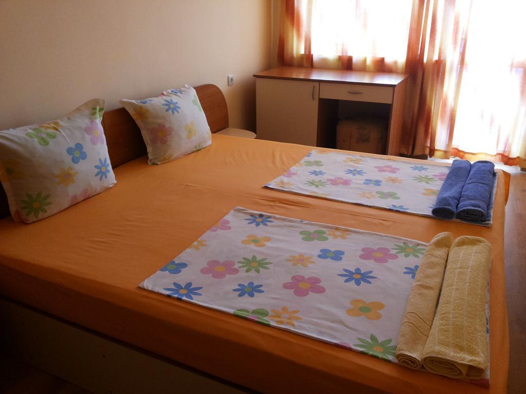 פרימורסקו Ivanovi Guest House חדר תמונה