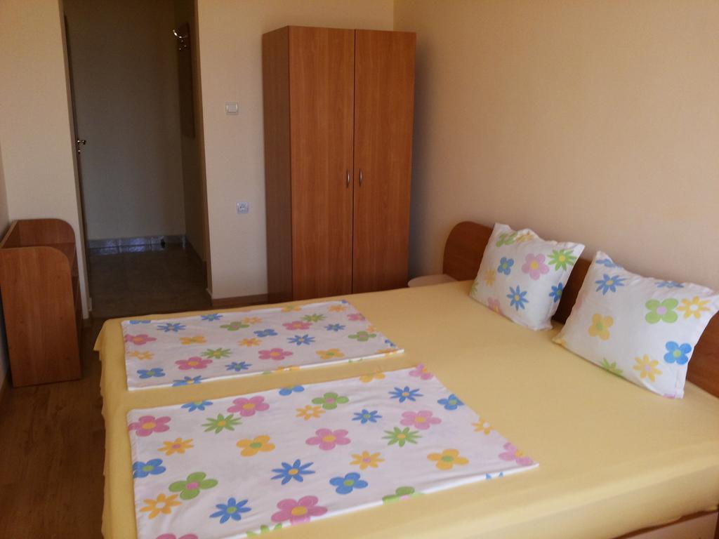 פרימורסקו Ivanovi Guest House חדר תמונה