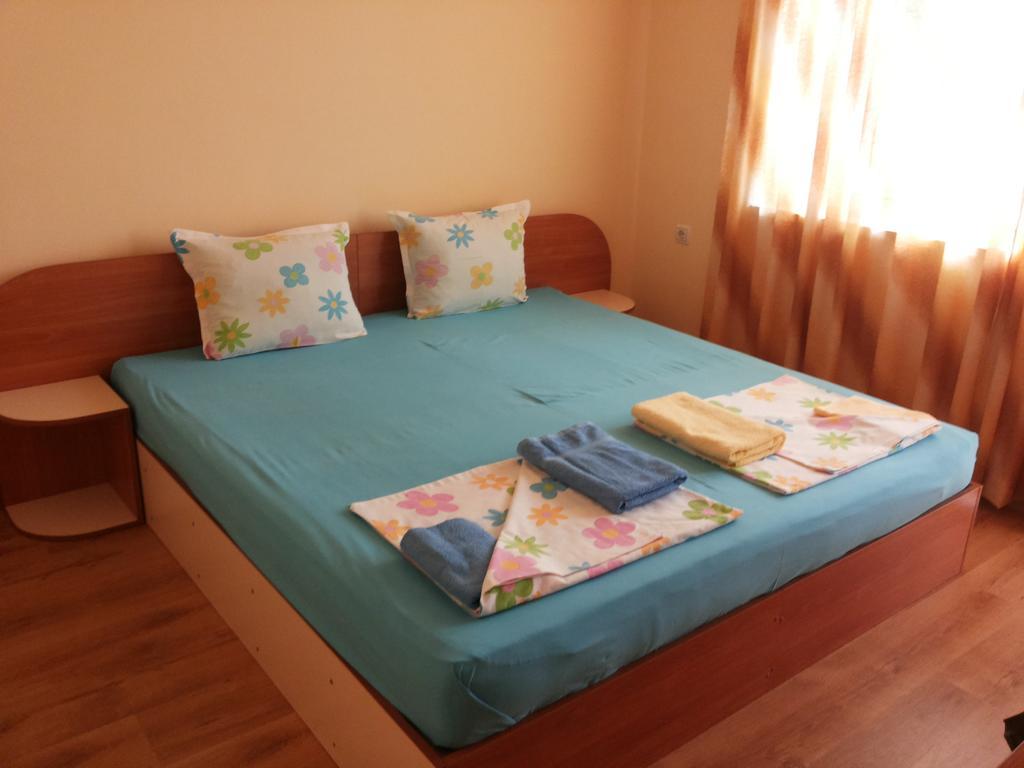 פרימורסקו Ivanovi Guest House חדר תמונה