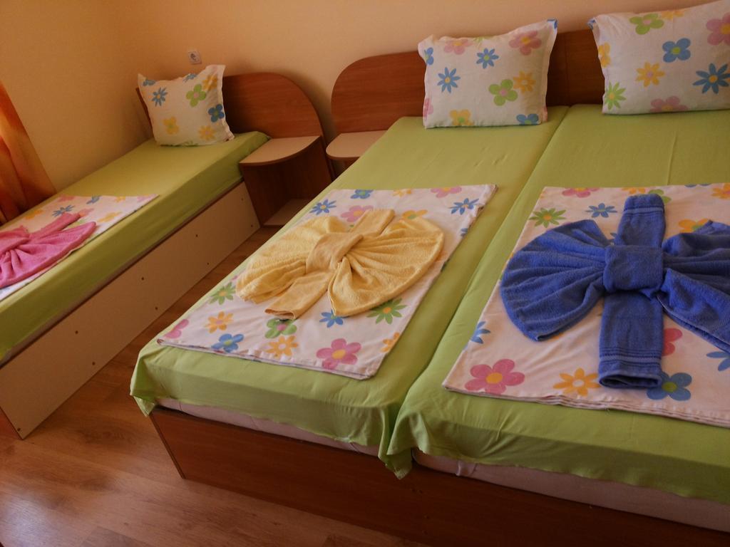 פרימורסקו Ivanovi Guest House חדר תמונה
