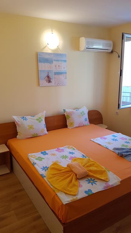 פרימורסקו Ivanovi Guest House מראה חיצוני תמונה